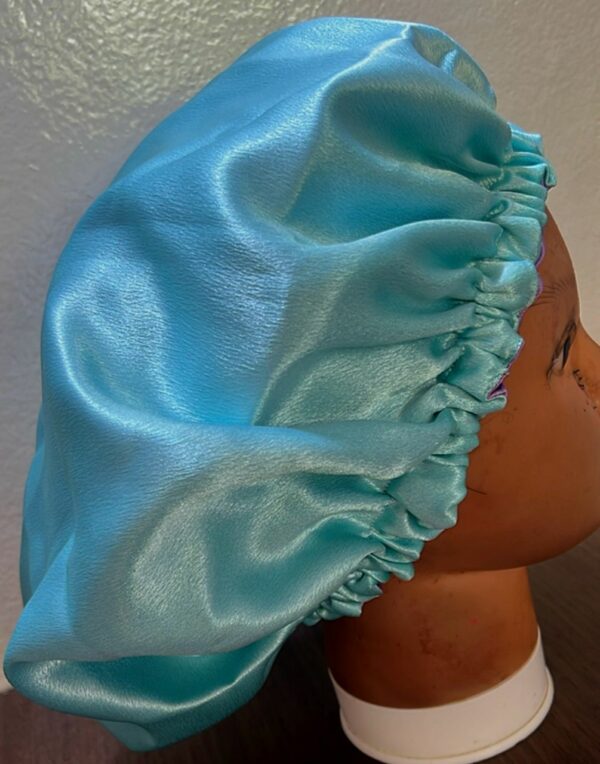 Bonnets setin double face